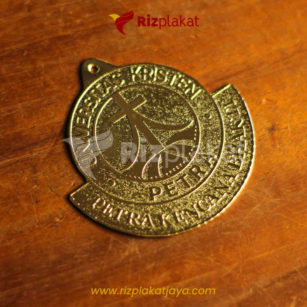 Rekomendasi Pabrik Medali untuk Wisuda Custom Kualitas Premium